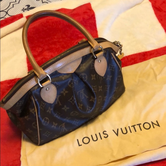 Louis Vuitton - Picture 1 of 7